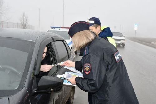 Профилактика ДТП с детьми: вручение памяток малышам и взрослым