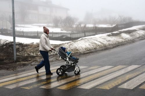 Профилактика ДТП с детьми: вручение памяток малышам и взрослым