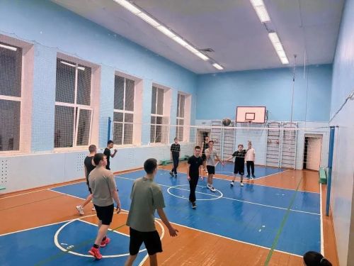 Волейболисты Лаишевского района в период каникул провели товарищеский матч