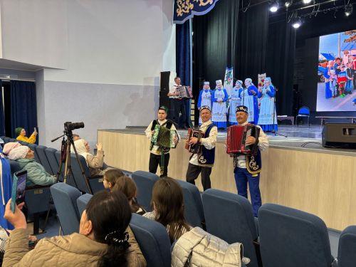 Гармонь, песни и традиции: «Гармунлы, аулак өй» в Районном Доме культуры