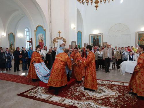 В Троицком соборе Лаишево прошла торжественная литургия с участием митрополита Кирилла