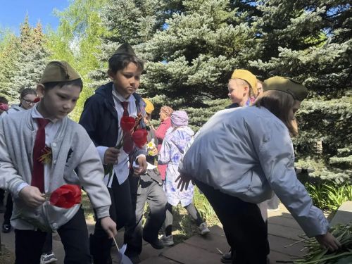 Ученики Габишевской школы почтили память героев в День Победы