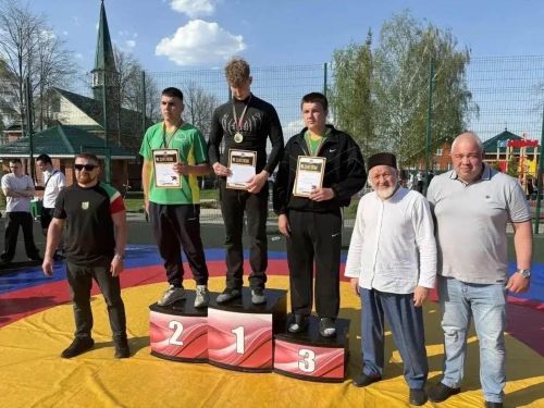 Лаеш районындагы көрәш турниры Татарстан һәм Марий Эл спортчыларын берләштерде