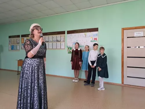 Бал на «Машине времени»: как в Лаишевской школе №3 оживили Золотой век