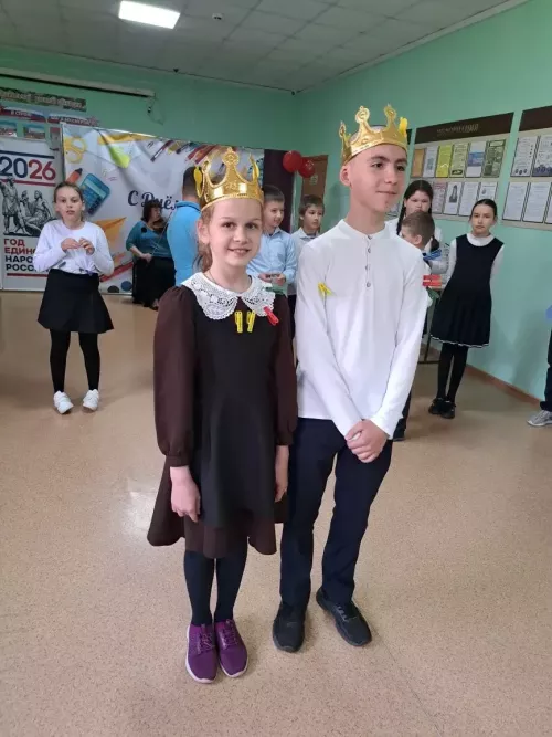 Бал на «Машине времени»: как в Лаишевской школе №3 оживили Золотой век