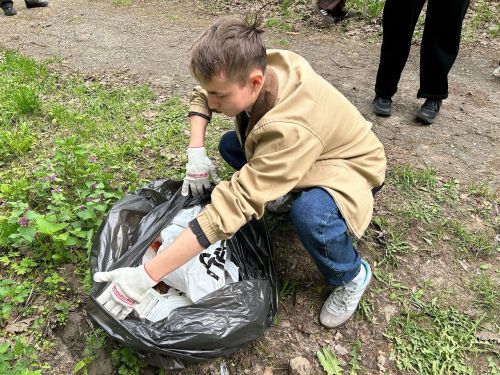 Студенты и аспиранты приняли участие в уборке базы отдыха в Лаишевском районе
