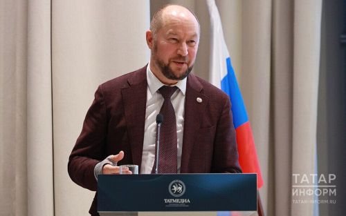 Асгат Сафаров поздравляет коллектив агентства «Татмедиа» в День печати Республики Татарстан
