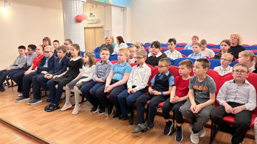 Мешочки-антистресс и добрые письма: студенты техникума подарили радость детям