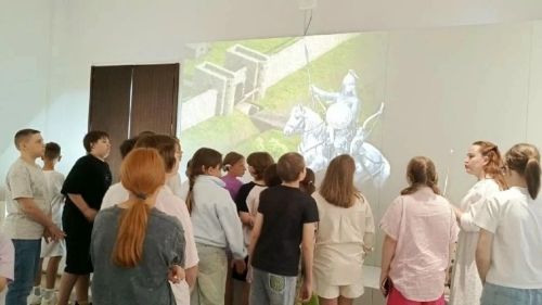 Лаишевские школьники увидели лазерное шоу в Казанском Кремле