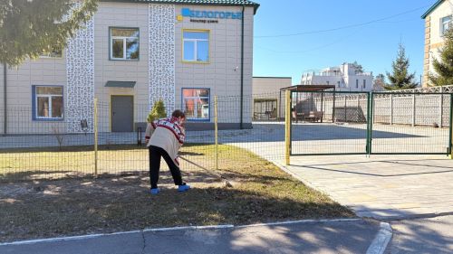 Субботник в молодёжном центре «Белогорье»: вместе за чистоту и порядок