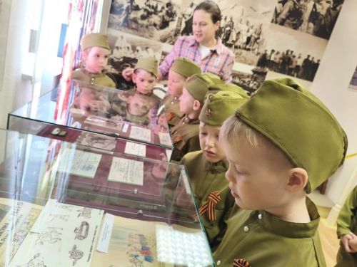 Сквозь время: как марш юных артистов стал дорогой к подвигу
