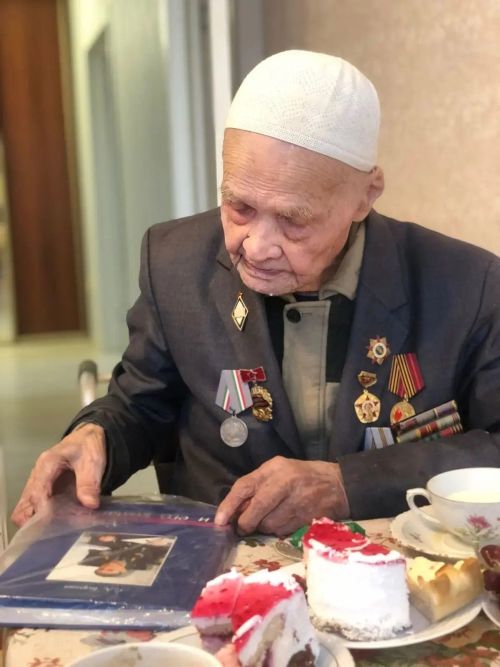 Ветеран Самат Хусаинов: 104 года верности долгу и любви к Родине
