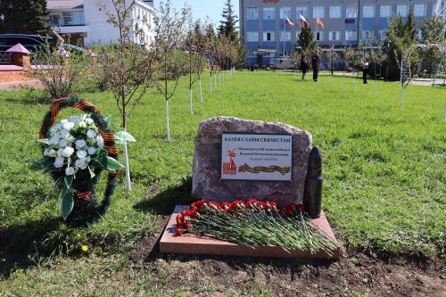 Лаишевская «Аллея связистов» пополнилась новыми деревьями