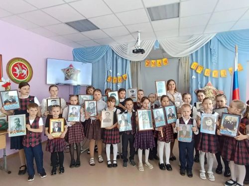 Учащиеся Лаишевского района приняли участие в акции «Бессмертный полк: Герои рядом с нами»