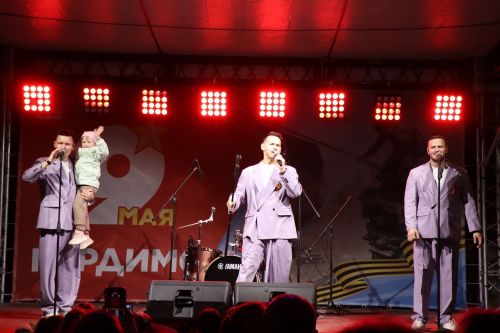 День Победы в Лаишеве завершился концертом кавер-групп «Барбара Бэнд» и «МИБ»