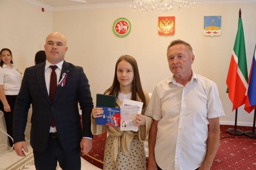 Лаишевские подростки получили первые паспорта и написали письма потомкам