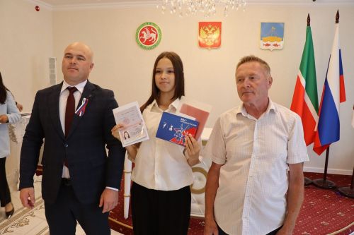 Лаишевские подростки получили первые паспорта и написали письма потомкам