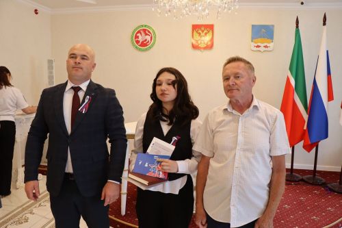 Лаишевские подростки получили первые паспорта и написали письма потомкам