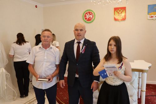 Лаишевские подростки получили первые паспорта и написали письма потомкам