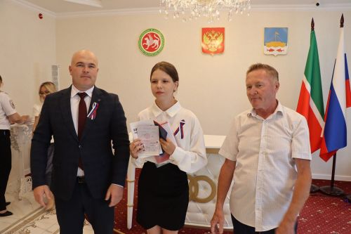 Лаишевские подростки получили первые паспорта и написали письма потомкам