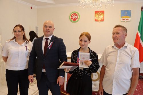 Лаишевские подростки получили первые паспорта и написали письма потомкам