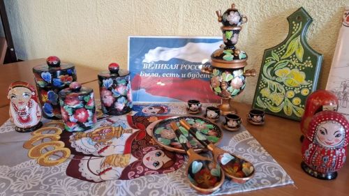 Креативная лаборатория в Лаишевской центральной библиотеке: роспись русского платка