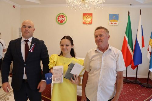 Лаишевские подростки получили первые паспорта и написали письма потомкам