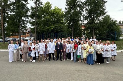 Благодарность за труд и планы на будущее: в ЦРБ наградили медиков и анонсировали ремонт стационара