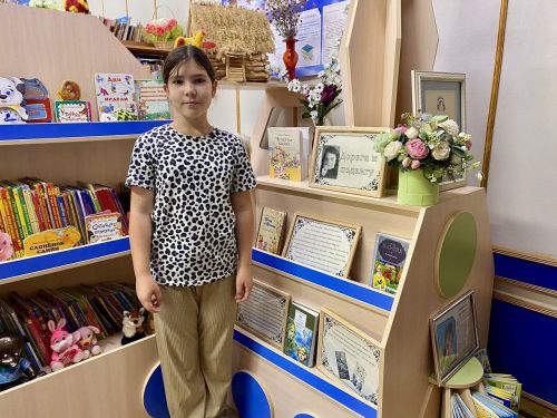 Книжную выставку «Дорога к подвигу» в Лаишевской библиотеке посвятили юбилею Елены Ильиной