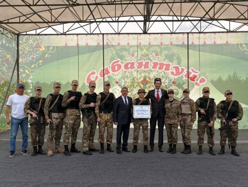 Команда «Пиранья» получила сертификат на 100 000 рублей
