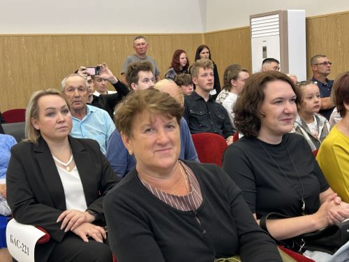 Слезы радости и дипломы под гитару: трогательный выпускной в ЛТЭТ
