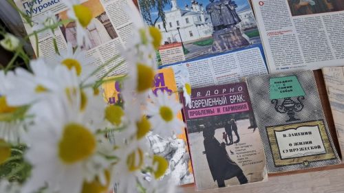 Новый стенд в Лаишевской библиотеке посвятили святым Петру и Февронии