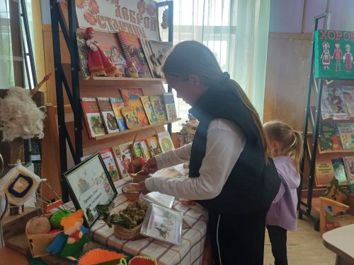 Фольклорные посиделки увлекательно прошли в детской библиотеке Лаишева