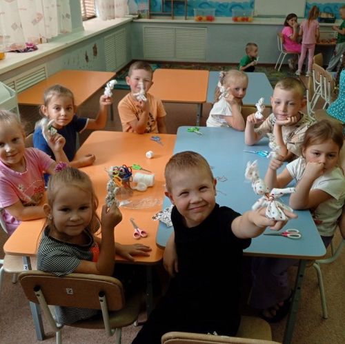 Юные лаишевцы познакомились с народными игрушками