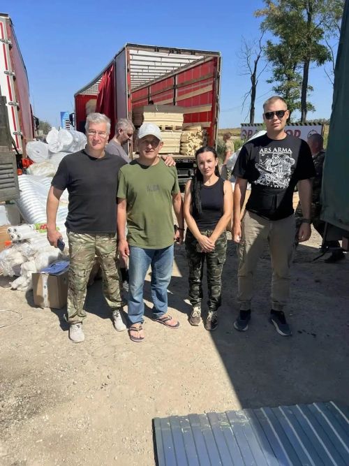 Лаеш районы башлыгы хәрбиләргә ике фура ярдәм җибәрүне хуплады