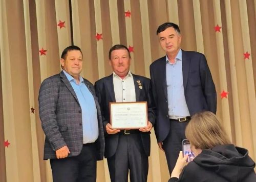 Атабайда хезмәт алдынгыларын хөрмәтләделәр