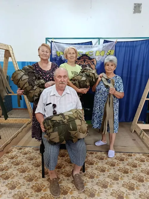 Тыл, ставший щитом: Как в Песчано-Ковалинском пункте день за днем плетут маскировочные сети для бойцов СВО