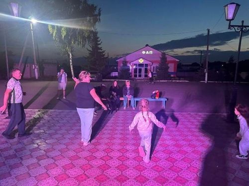 Пәрәү авылы халкы аяклары талганчы биеде