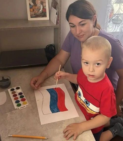 Лаишевские ребята гордятся флагом России