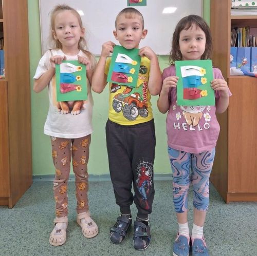 Лаишевские ребята гордятся флагом России