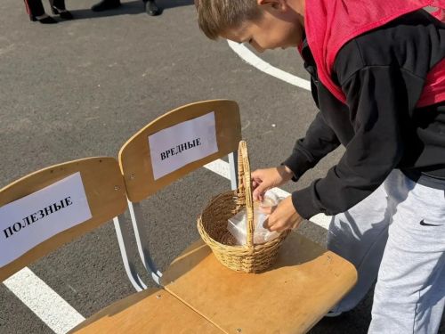 В Лаишевской школе № 2 провели осеннюю благотворительную ярмарку