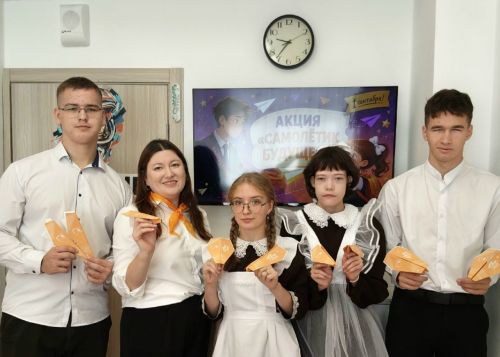 Самолётики с напутствиями: традиция Лаишевской школы-интерната в День знаний