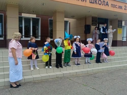 В День знаний первоклассникам Лаишевского района дарили «Самолетики будущего»
