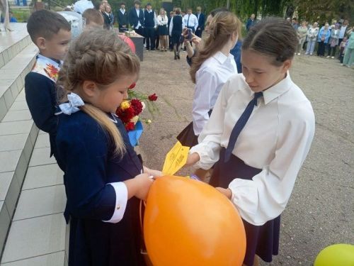 В День знаний первоклассникам Лаишевского района дарили «Самолетики будущего»