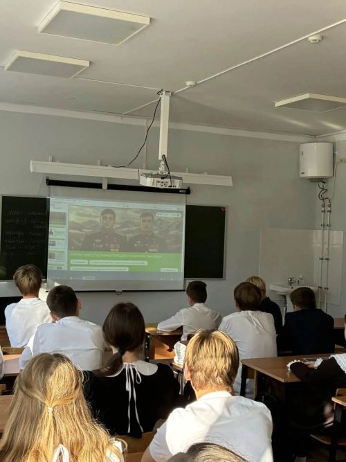 Батырлык дәресләре: Лаеш укучыларына безнең заман Каһарманнары турында сөйләделәр
