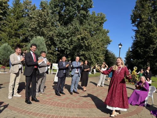 Глава района Ильдус Зарипов оценил мастерство местных ремесленников в День города