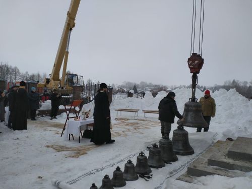 В селе Среднее Девятово Лаишевского района состоялась установка колокола Благовест на колокольню старящейся церкви