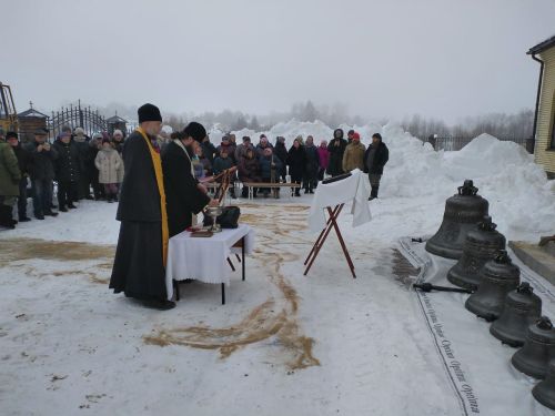 В селе Среднее Девятово Лаишевского района состоялась установка колокола Благовест на колокольню старящейся церкви
