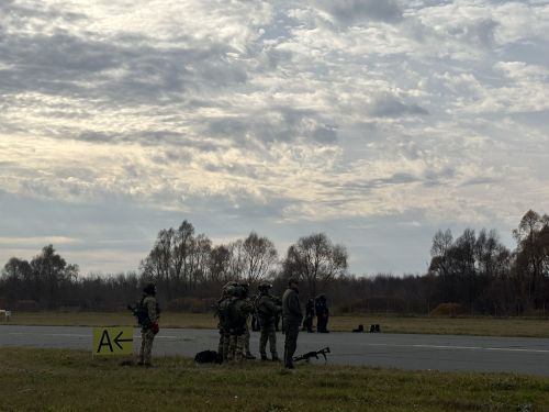 Спецназ Росгвардии в Татарстане отработал десантирование с вертолёта
