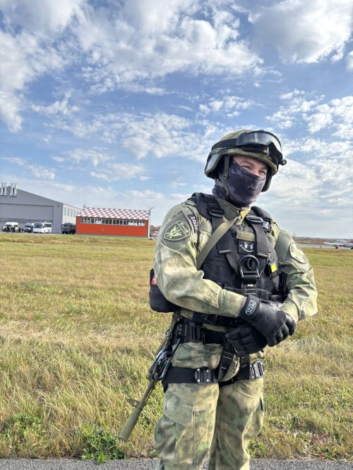 Спецназ Росгвардии в Татарстане отработал десантирование с вертолёта